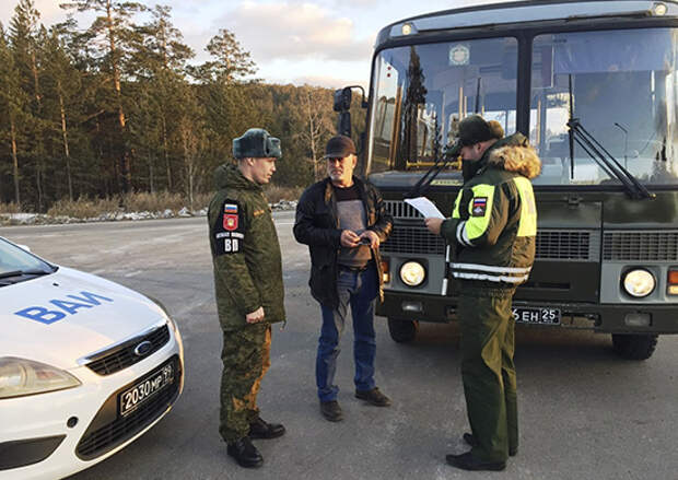 Вызвать военных. Военная полиция Курск. Военная полиция Дальний Восток. Военная полиция и гражданские. ВП полиция.