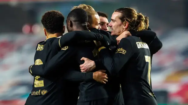 Чудесное спасение «Барселоны», 13-я победа подряд «Ман Сити» и дубль Роналду: главные события в европейском футболе