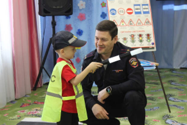 Сотрудники Госавтоинспекции Самарской области напомнили юным жителям региона Правила дорожного движения