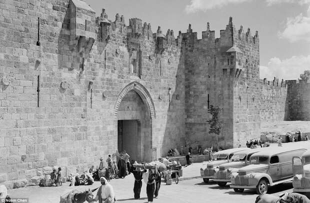 Дамасские ворота (слева - 1925 г.) Израиль, архивные фотографии, иерусалим, история, прошлое и настоящее, сравнение, тогда и сейчас, тогда и сегодня