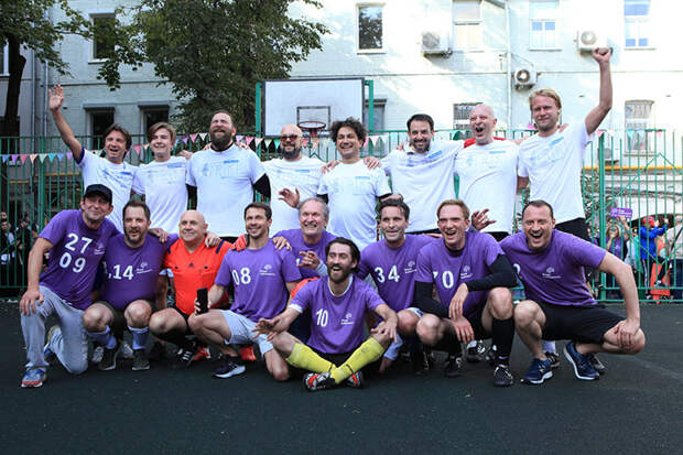 Команды на благотворительном матче