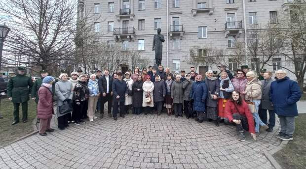 Санкт-Петербургта Габдулла Тукай һәйкәленә чәчәкләр салу тантанасы булды