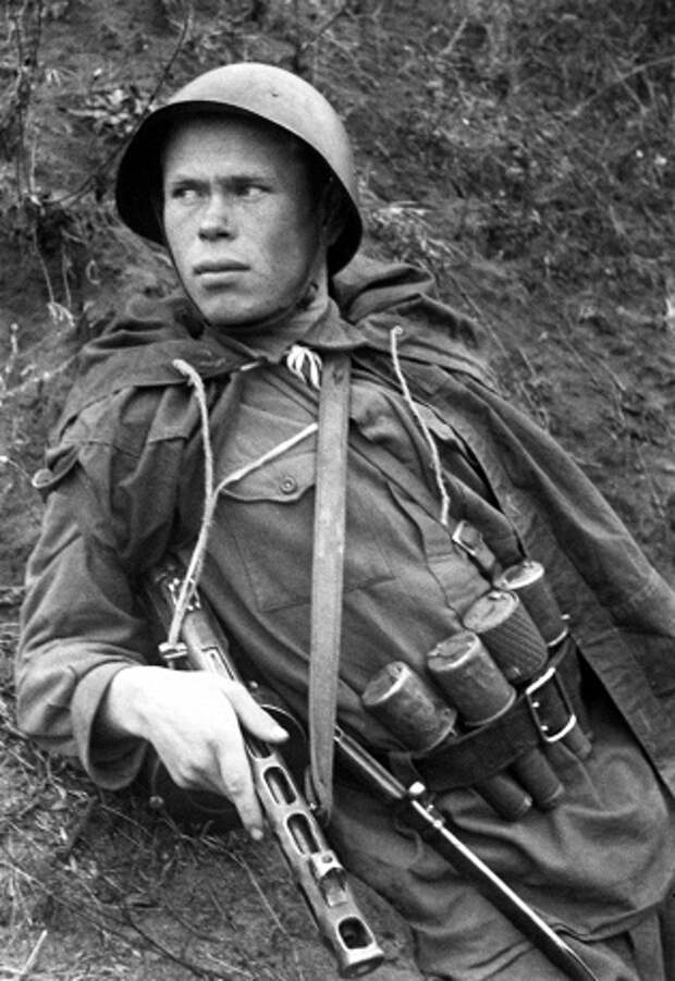 Сталинградский фронт. Разведчик Н. Романов, 1942 год