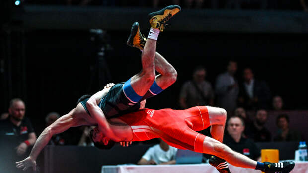 Российских борцов и пятиборцев допустили до международных турниров с флагом и гимном