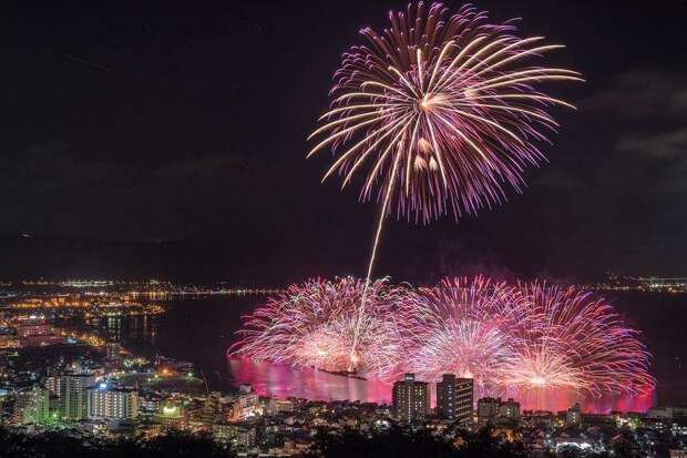 The Japanese Photographer Keisuke Captures The Beauty Of Fireworks In Japan