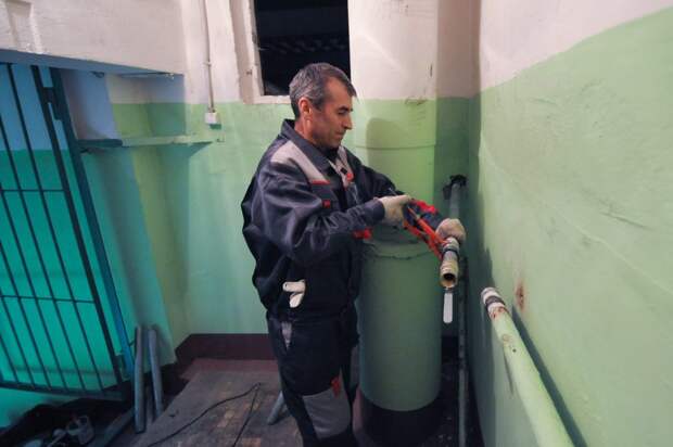 В СЗАО новыми трубами оснастили почти три сотни домов