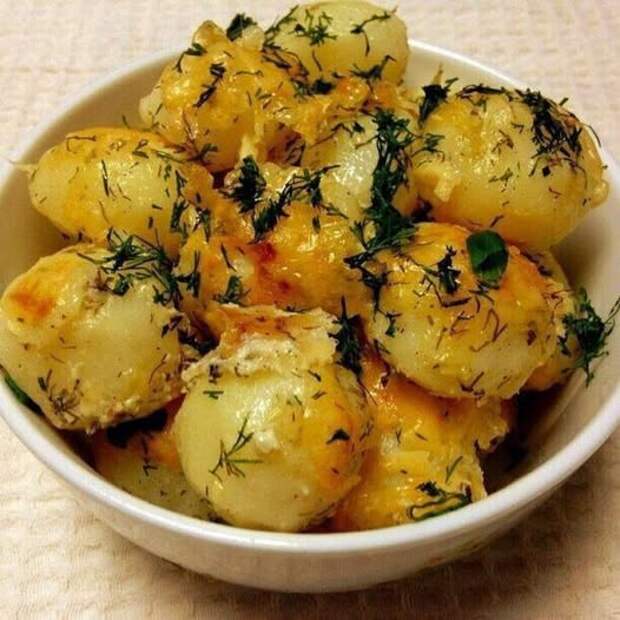 Кулинария>Картошечка в сырно-чесночной заливке в духовке.
