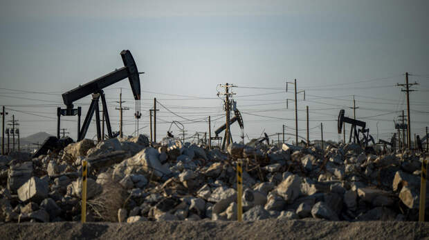 Стоимость нефти Brent снизилась на фоне выхода ОАЭ из ОПЕК