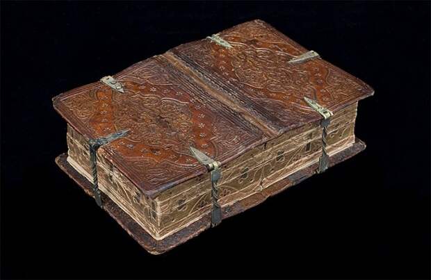 Книга-перевертыш XVI века. | Фото: amusingplanet.com.