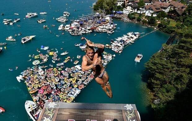 Головокружительный экстрим: прыжки в воду с отвесной скалы