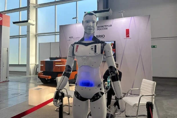 В Казани на KazanForum – 2025 презентовали первого в России робота-консьержа