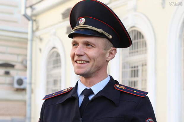 Вот примерно такое у него выражение лица было первые пару дней
