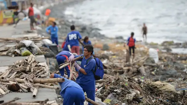 Более 20 человек оказались под завалами на Филиппинах из-за схода оползня