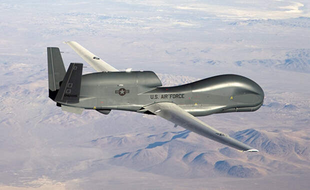 Американский стратегический разведывательный БПЛА RQ-4 Global Hawk
