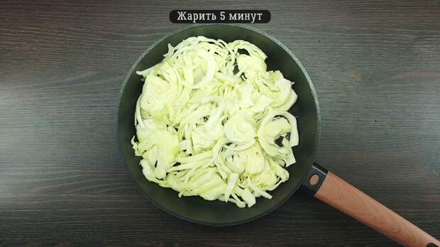 Дорогие подписчики, сегодня поделюсь с вами просто замечательным рецептом, который готовится просто и сразу из под ножа, а получается невероятно сытно и красиво.-4