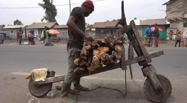Чукуду: деревянный гигантский самокат — транспорт и символ Конго