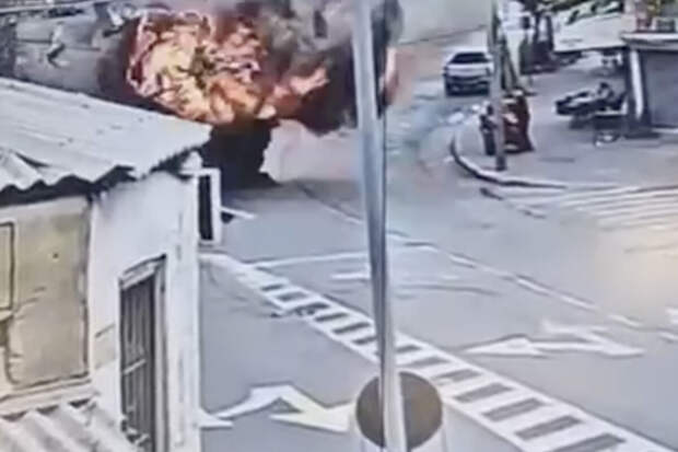 Полиция Израиля показала удар кассетным боеприпасом рядом с людьми в Тель-Авиве