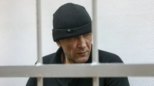 Суд приговорил порвавшего картину Репина мужчину к 2,5 года колонии