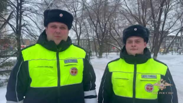 В Кемеровской области – Кузбассе полицейские оказали помощь автомобилисту, который на проезжей части потерял сознание