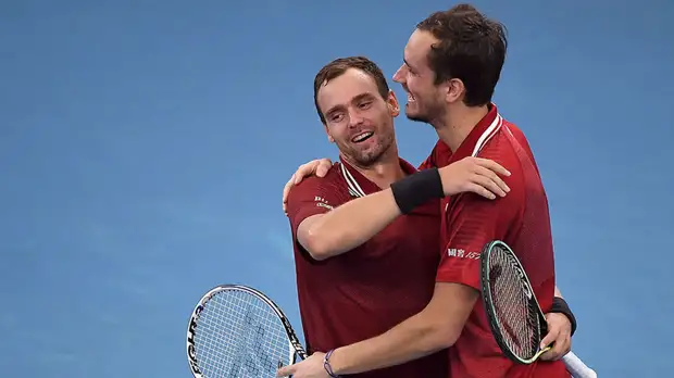 Дважды волевая победа: как Россия выиграла у Италии и вышла в полуфинал ATP Cup