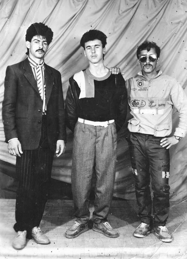 Портрет трех молодых людей в модном «прикиде», СССР, конец 1980-х годов