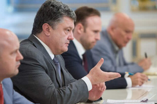 Порошенко возродил на Украине военные прокуратуры
