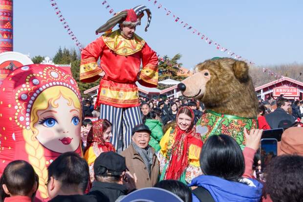 Хоровод и ярмарку устроят на международном фестивале народного искусства в России