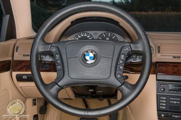 Законсервированная на 23 года в пузыре BMW 740i с пробегом выставлена на продажу