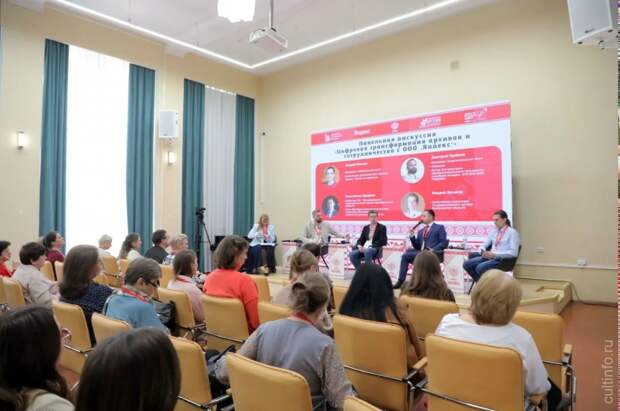 Более 300 участников собрал первый фестиваль семейной истории «Родомиръ»