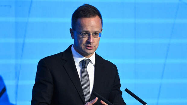 Сийярто: Британия и Франция рискуют вступить в войну с Россией