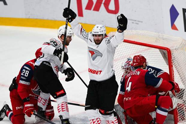 «Все игроки, присутствовавшие на льду удалены». «Авангард» переломил второй матч с «Локо» в ледовом побоище при Ярославле