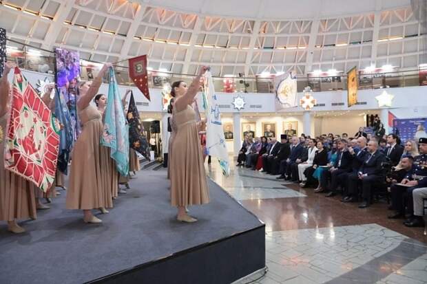 В Туле прошла патриотическая акция «Синий платочек Победы» с участием ветеранов СВО