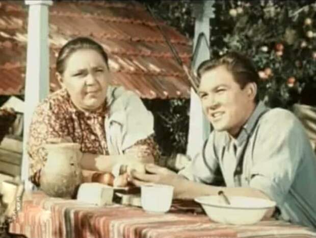Кадр из фильма *В степи*, 1951 | Фото: kino-teatr.ru