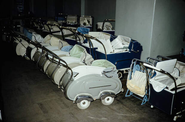 В послевоенное время производство колясок было поставлено на поток / Фото: humus.livejournal.com