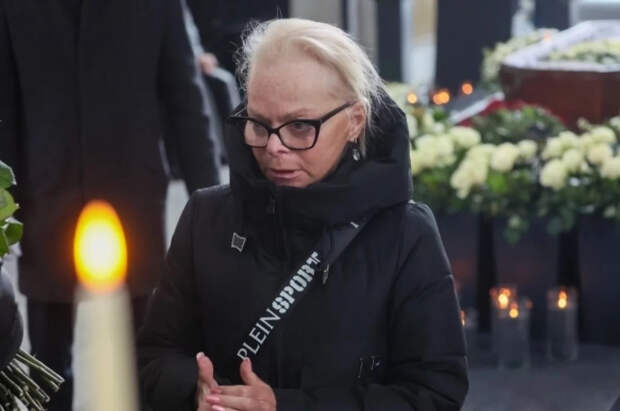 Долина расплакалась на похоронах режиссера Александра Олейникова