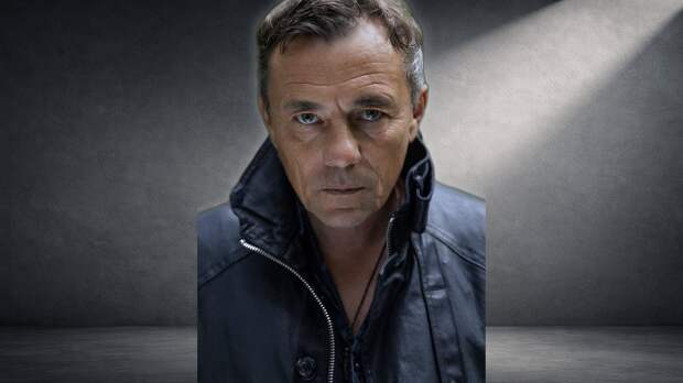 «Ушёл буквально с двумя чемоданами»: как сложилась личная жизнь 57-летнего Олега Василькова, дважды ставшего отцом