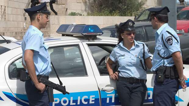В Израиле автомобиль прорвался сквозь толпу протестующих в Тель-Авиве