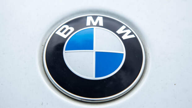 Бездомный в Петербурге угнал BMW и вернул после аварии