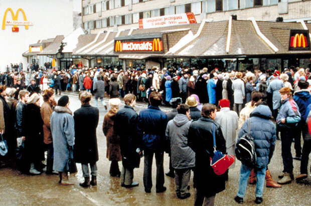 Эпические фото о том, как в Москве в 1990 году открылся первый McDonald’s