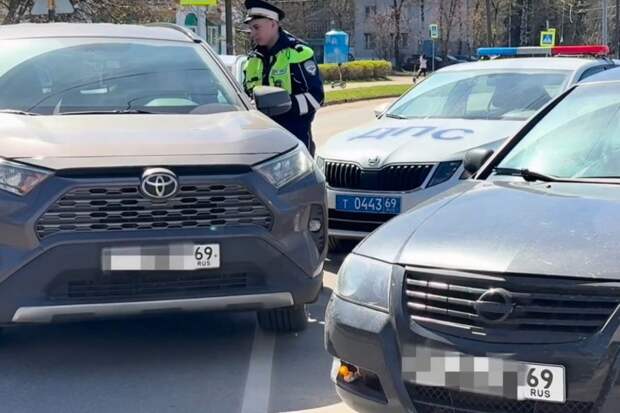 Госавтоинспекция ловит автомобили без триколора