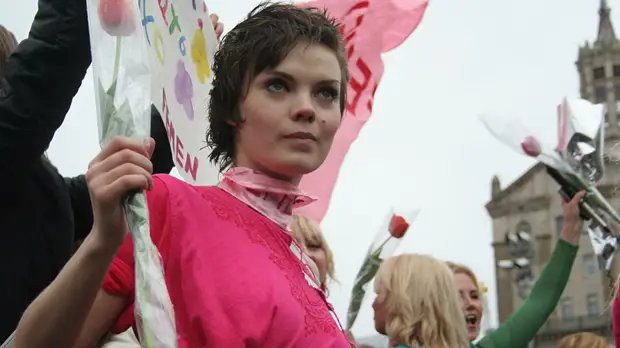 «Ждём официальную версию полиции»: в Париже покончила с собой соосновательница FEMEN Оксана Шачко