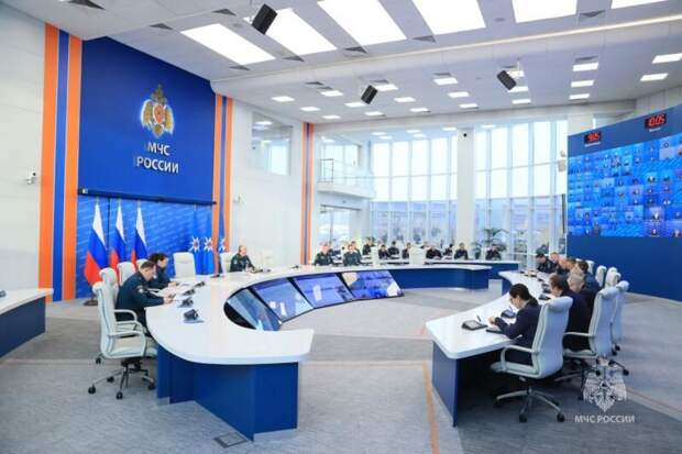 Еженедельное селекторное совещание под руководством заместителя Министра Виктора Яцуценко состоялось в МЧС России