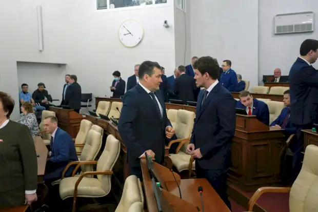 Майское настроение. Фоторепортаж с отчёта губернатора Виктора Томенко