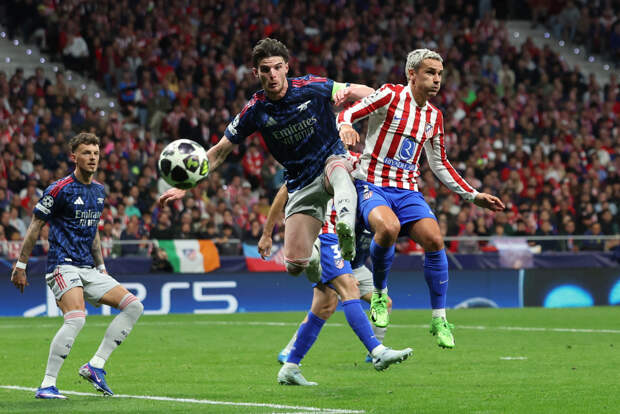 «Арсенал» и «Атлетико» благодаря двум пенальти сыграли вничью в первом матче 1/2 финала ЛЧ