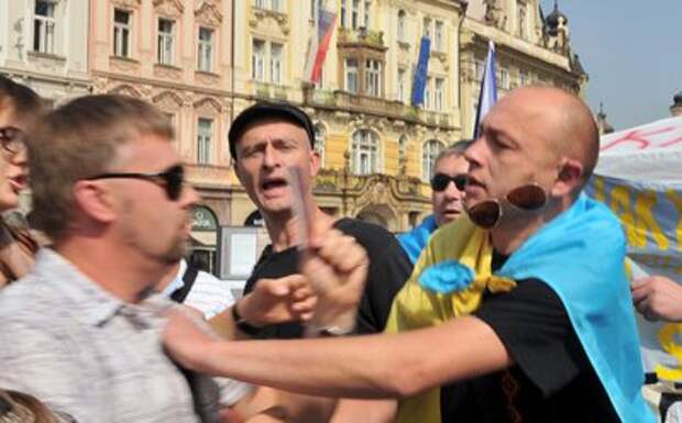 Пражанам уже надоели вылазки украинских нацистов...
