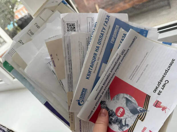 Не прячьтесь от приставов: юрист объяснил, как законно убрать долги за ЖКХ через МФЦ или суд