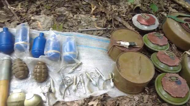 В ДНР росгвардейцы обнаружили схроны с украинскими боеприпасами