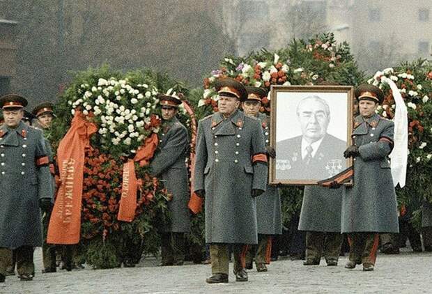 Как хоронили советских вождей