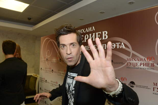 С уехавшего лидера группы «Ногу свело!» взыскали долг по налогам