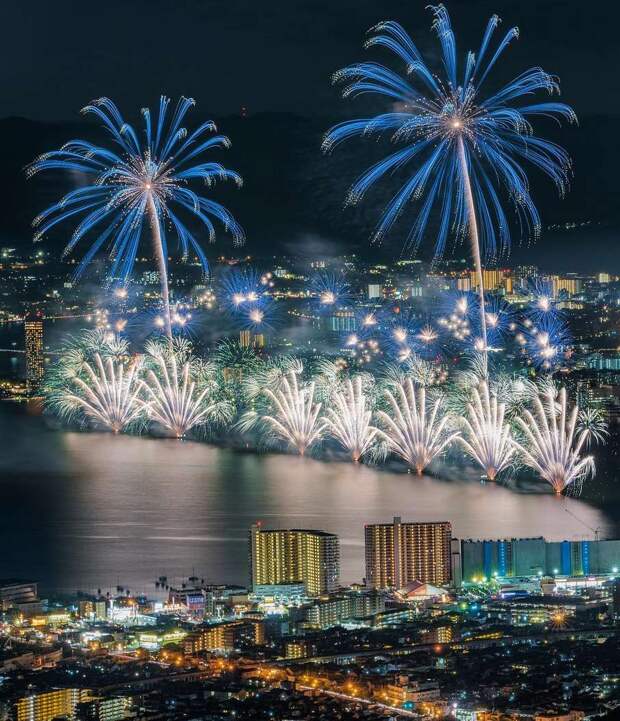 The Japanese Photographer Keisuke Captures The Beauty Of Fireworks In Japan